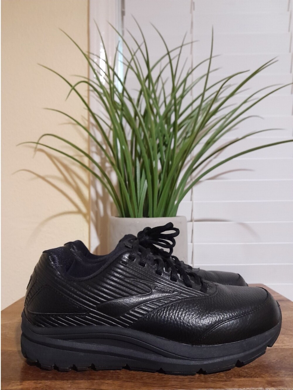 Brooks Addiction Walker Leather Trainers Sz 8.5D